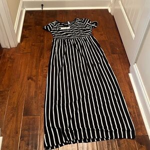NWT ladies XL black and white short sleeve long dress - Euovmy brand